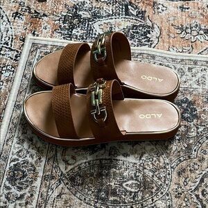 Never Worn Aldo Women's Tan Sandals with Gold Accents